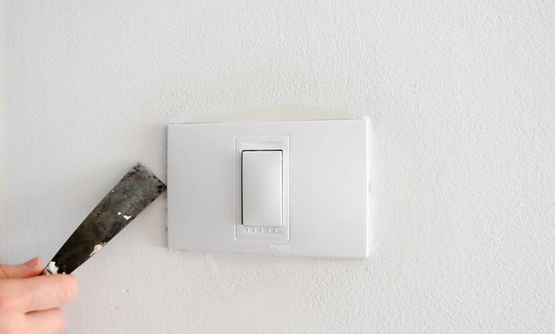 Cómo pintar los interruptores con pintura en spray 2