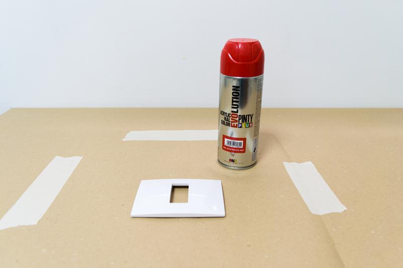 Cómo pintar los interruptores con pintura en spray 4