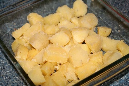 pelar-y-cortar-las-Patatas-Alioli