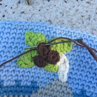 Coser-cocos-monedero-de-ganchillo-mar