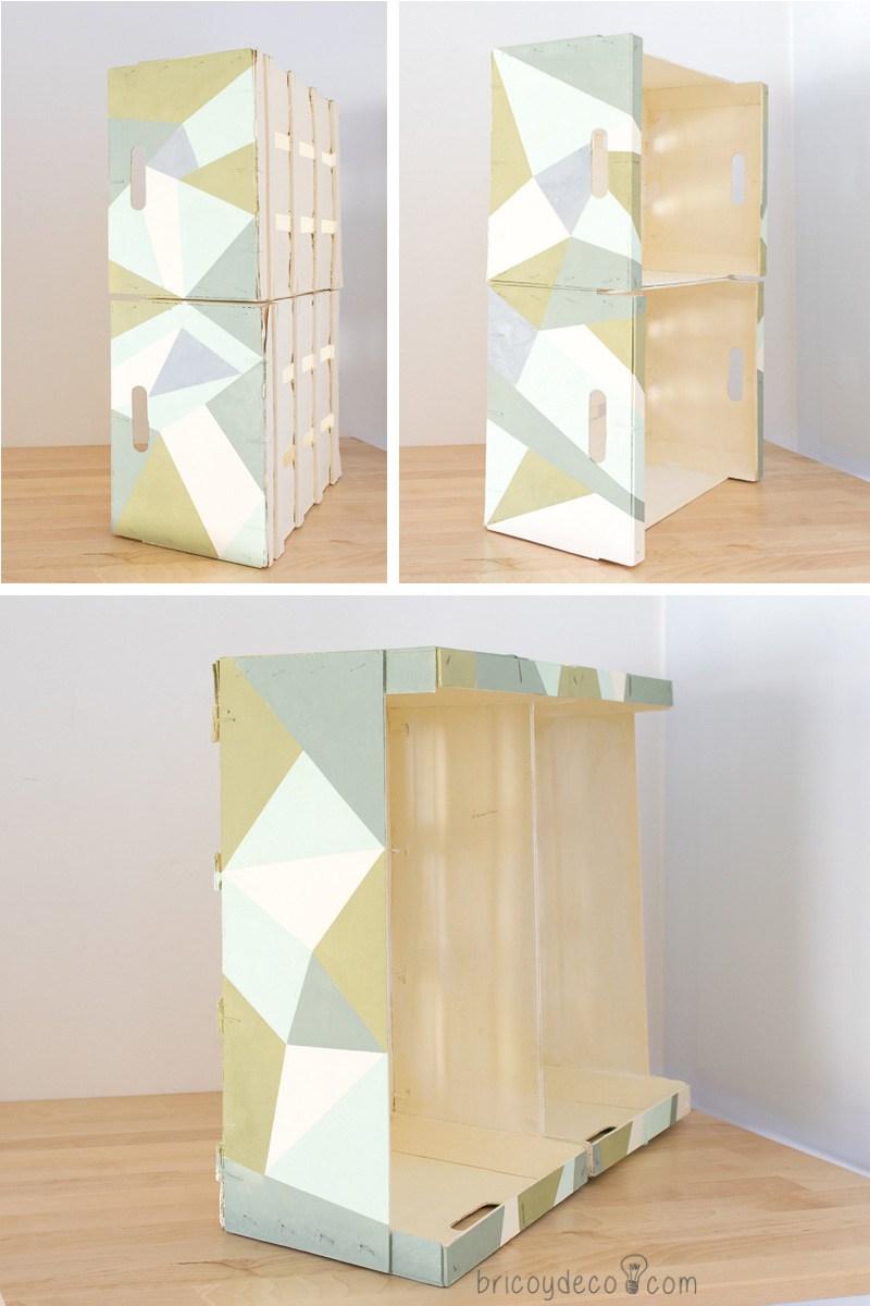 estantería con cajas de fruta