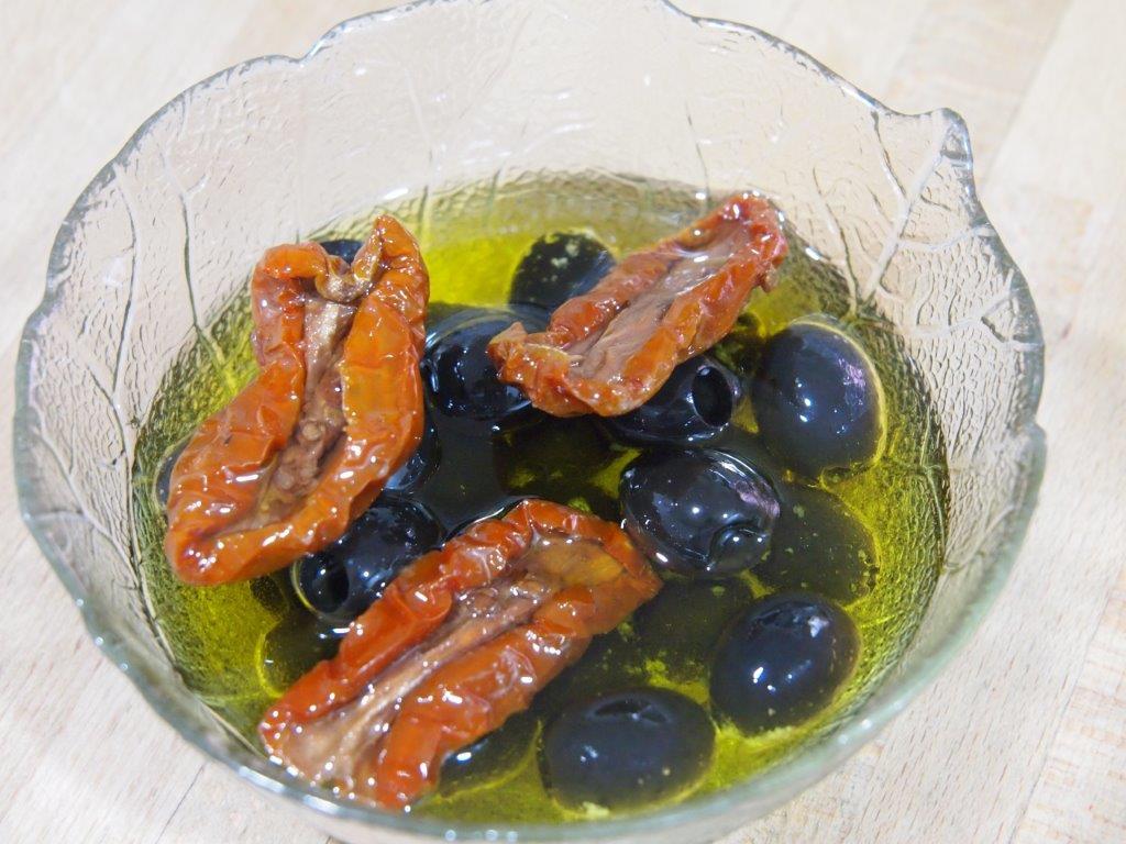 Aliño para Ensalada de palmitos y aliño de olivas negras y tomates secos