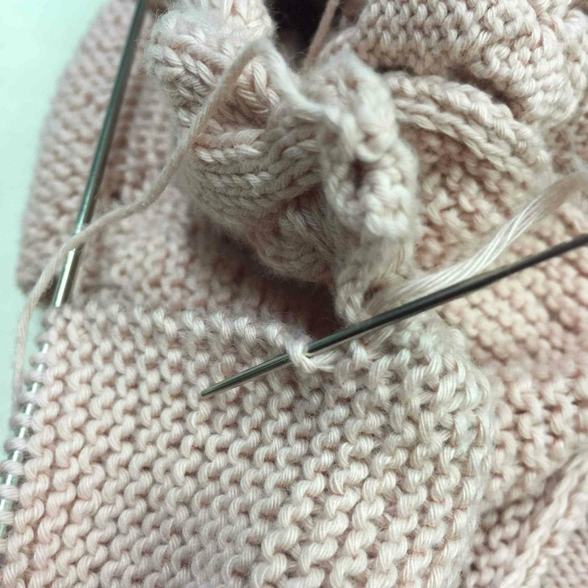 Coser trenza de patrón de chaqueta de ganchillo