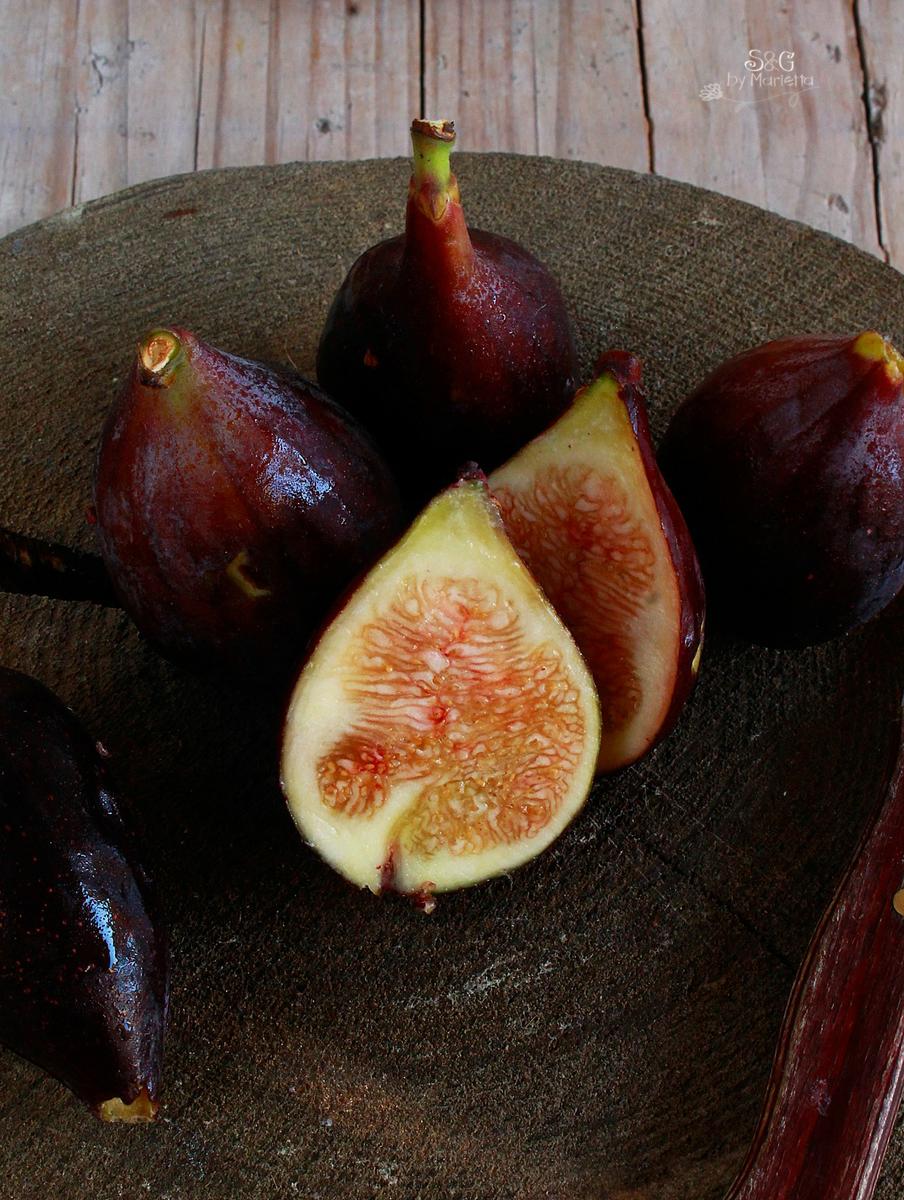 Pastel de Higos y almendras, crema chantilly, nata montada (crema de leche), bizcocho chocolate, tarta de higos y frutas, almendras, sweets and gifts, marietta, recetas de tartas, tartas de higos, higos, Marietta, repostería tradicional, repostería sana, recetas de higos, mermelada de higos, molde lekúe, lekue