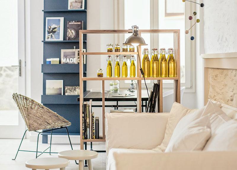 Hotel-tramuntana-cadaqués-sofa-homelifestyle-magazine