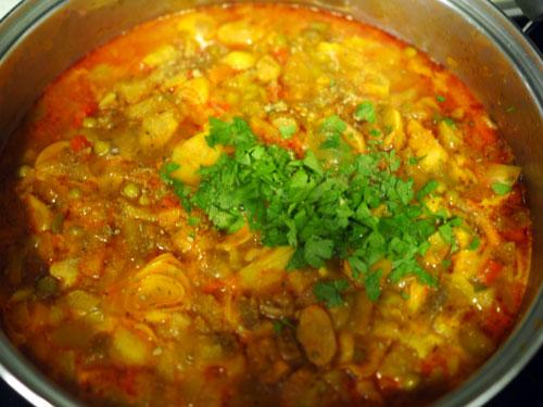 agregar-un-poco-de-perejil-picado-a-la-Paella-Vegetariana