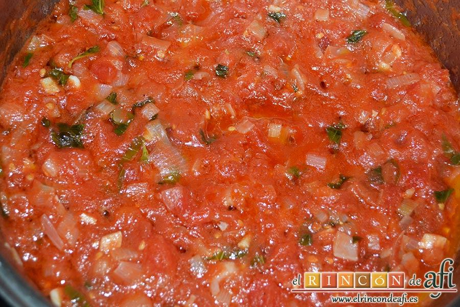 Gnocchi alla sorrentina, comprobar que la salsa ha espesado