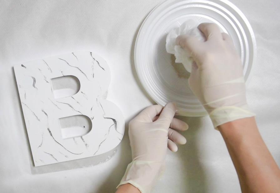 letra-marmol-paso3-plastico-ceniza