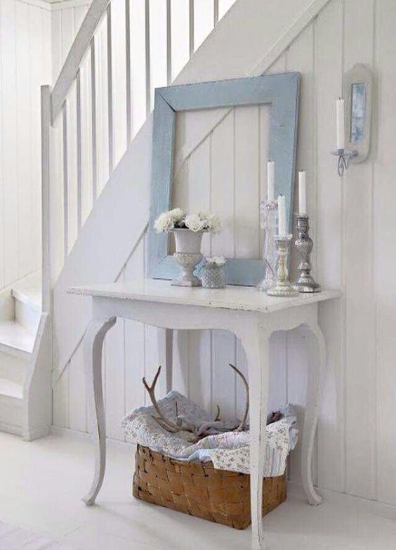 Recibidor lowcost con marco vacío