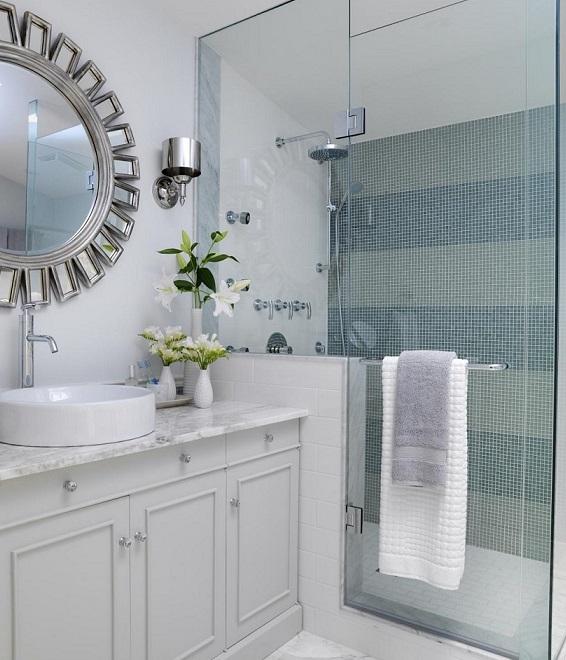 reformar un baño . Baño con mampara de cristal