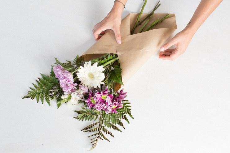 Como envolver flores