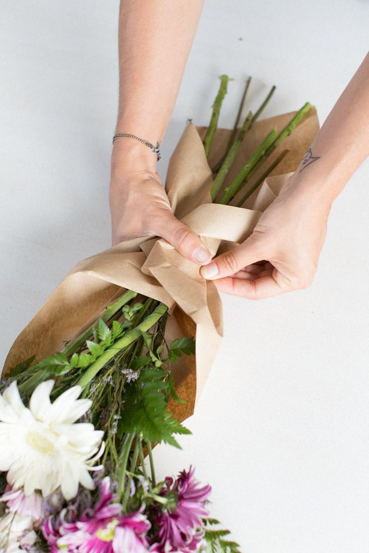 Como envolver flores