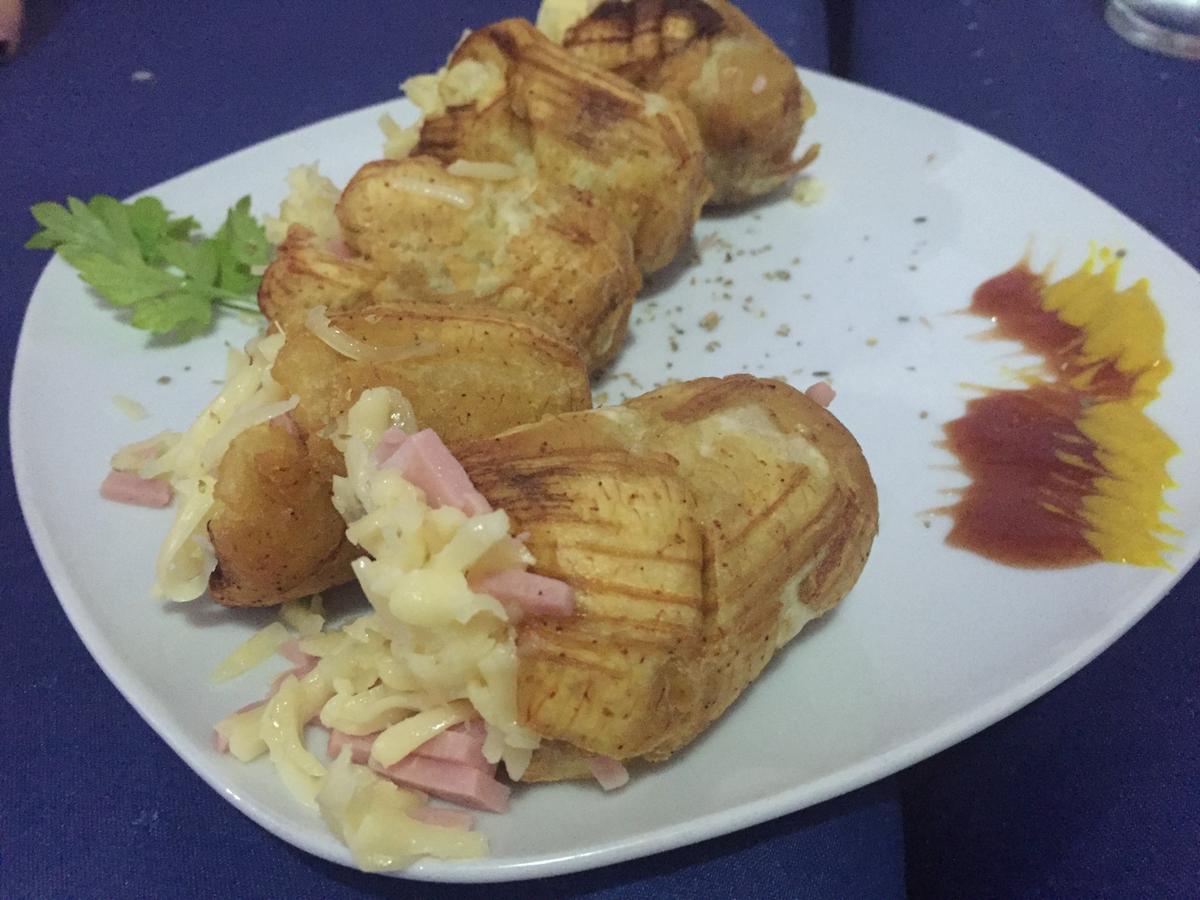 Toston relleno de jamón y queso