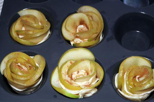 poner-las-Flores-de-Manzana-en-un-molde-para-magdalenas