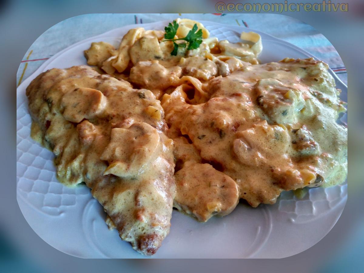 Pechugas de pollo con nata (crema de leche)