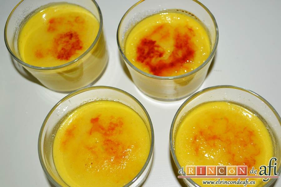 Crema de mango caramelizada, dejar en nevera hasta el momento de consumir