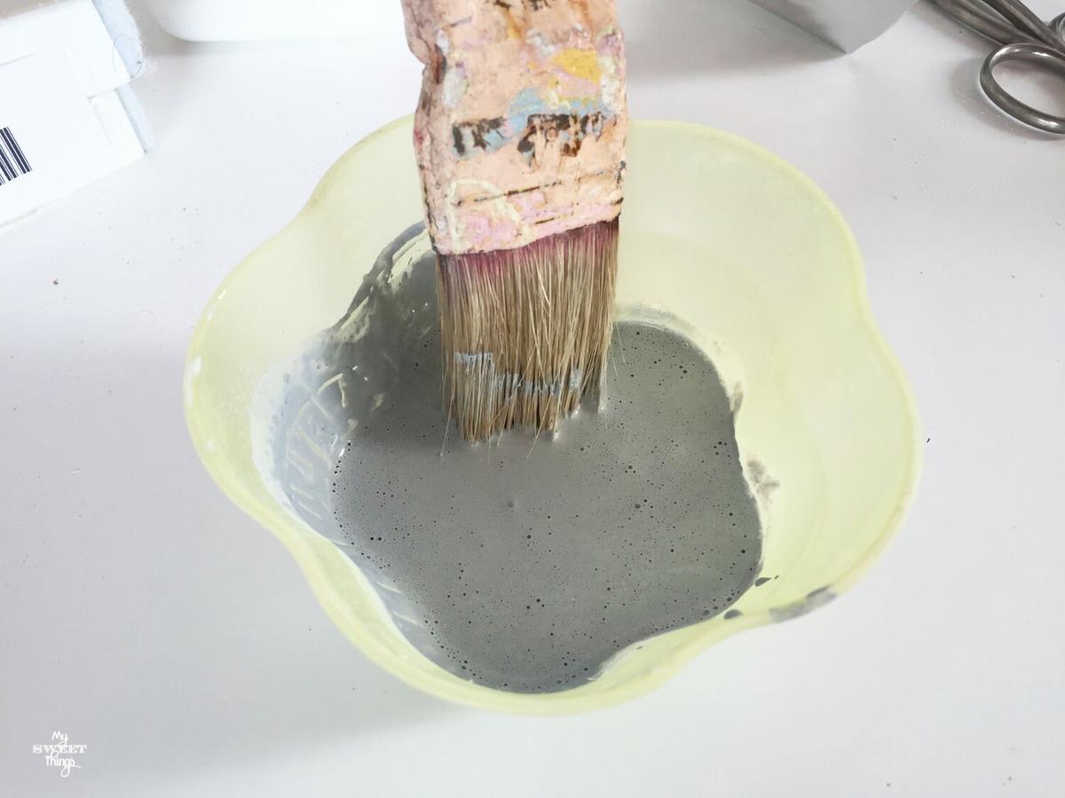 How to transform furniture easily with old fashioned milk paint and decoupage · My Sweet Things