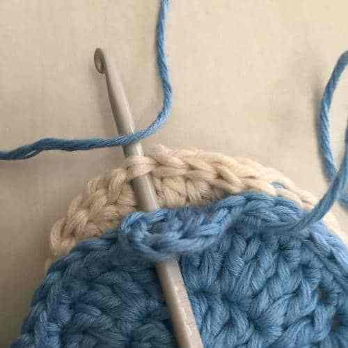 patucos-de-ganchillo-Unir-pez-suela3