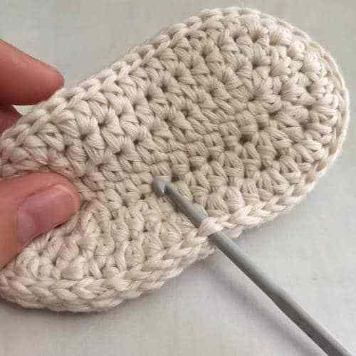 patucos-de-ganchillo1-punto-parte-atras
