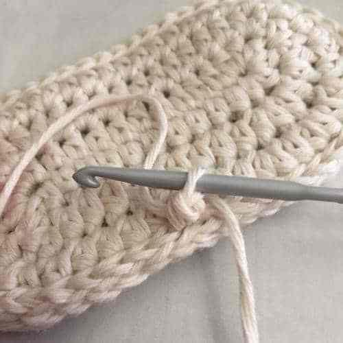 patucos-de-ganchillo1-punto-atras2