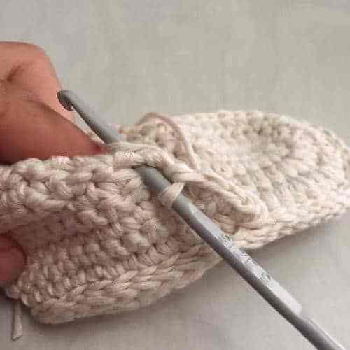 patucos-de-ganchillo-Remate-parte-atras