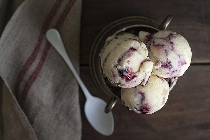 helado de yogur y picota del jerte