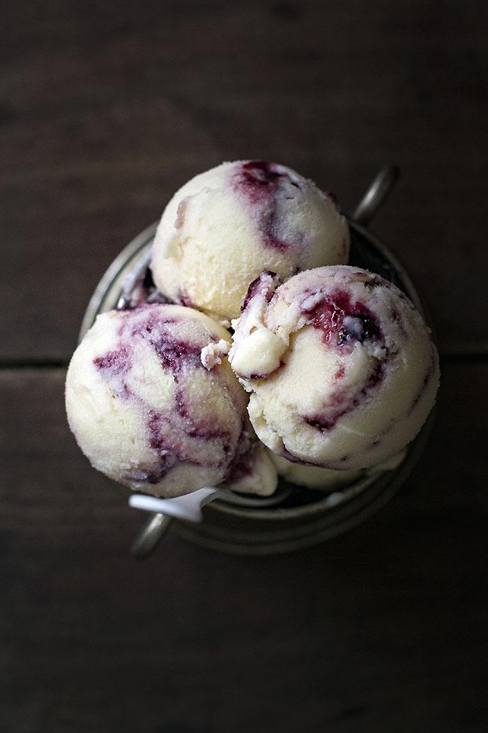 helado de yogur y picota del jerte