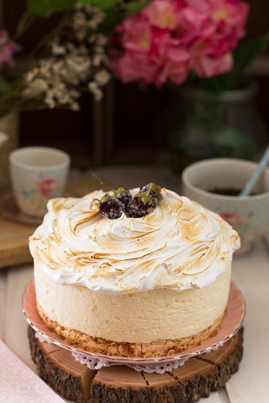 Tarta de limón con merengue crujiente