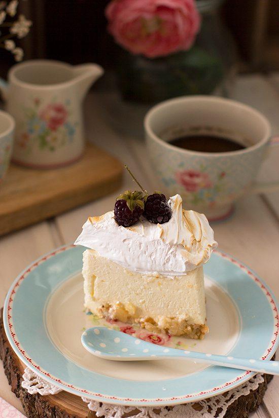 Tarta de limón con merengue crujiente
