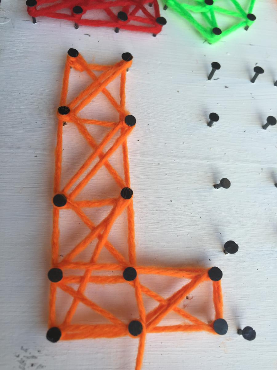 rellenamos las letras con la lana