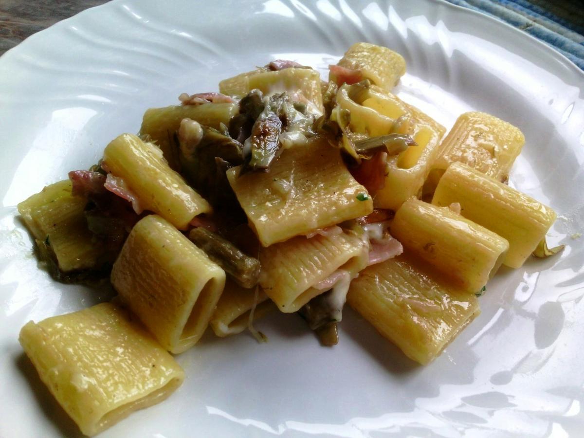 Pasta con alcachofas y jamón - Paccheri con carciofi e cotto - Pasta with artichoke hearts and ham