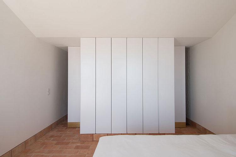 casa-modesta-armario-dormitorio-homelifestyle-magazine