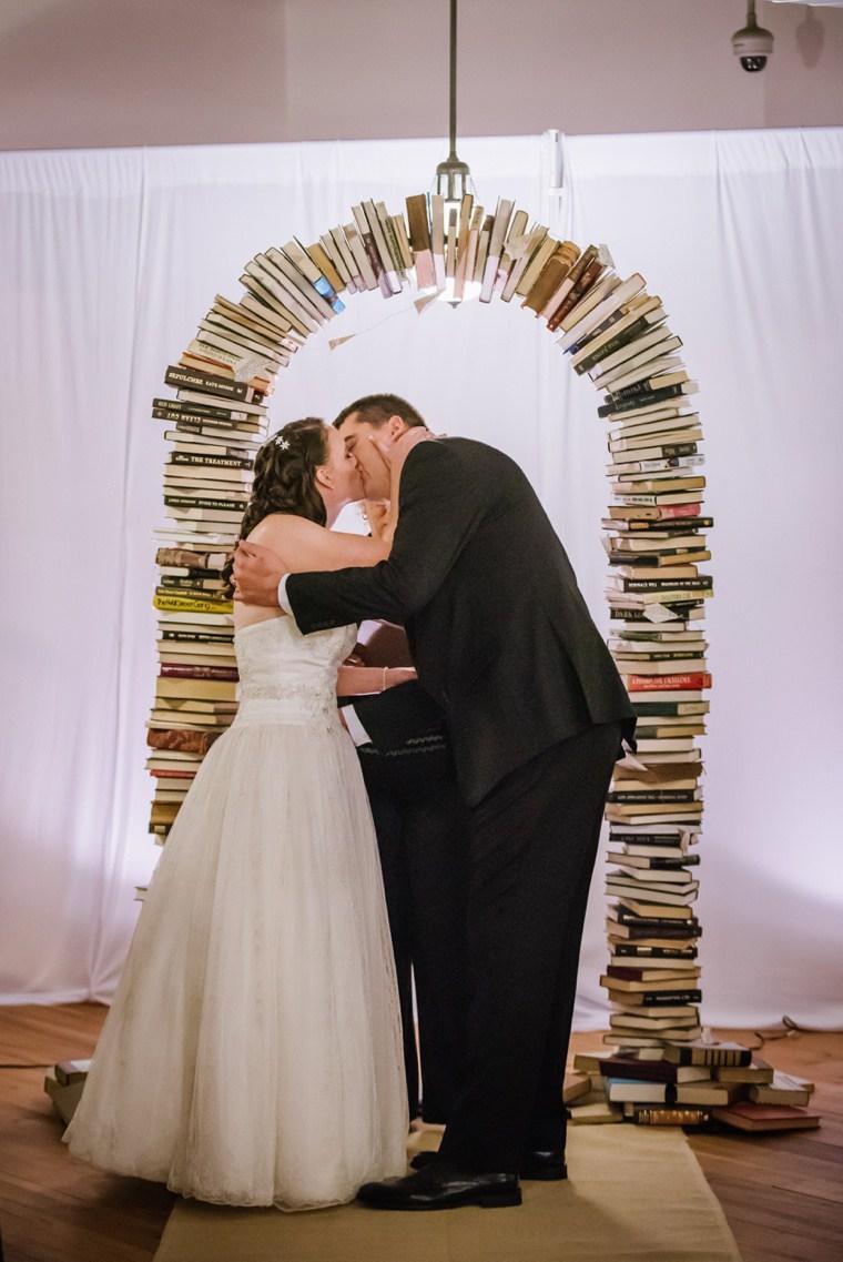 Charming-and-Cozy-Travlers-Wedding_0036