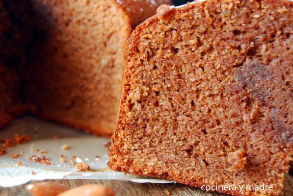 bizcocho-de-chocolate-con-cacao-instantaneo-y-almendras final