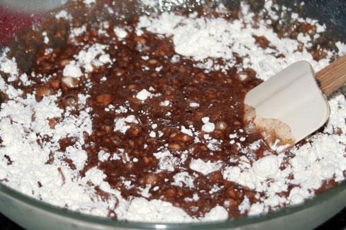 mezclar-la-harina-y-la-coca-cola