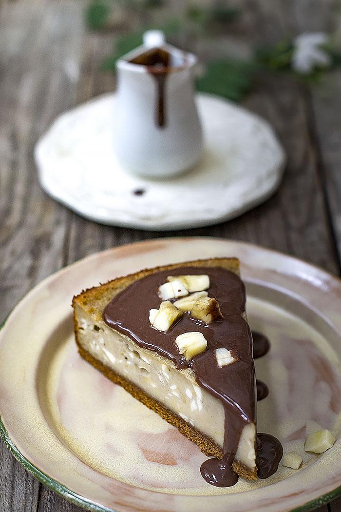 tarta de plátano y salsa de chocolate