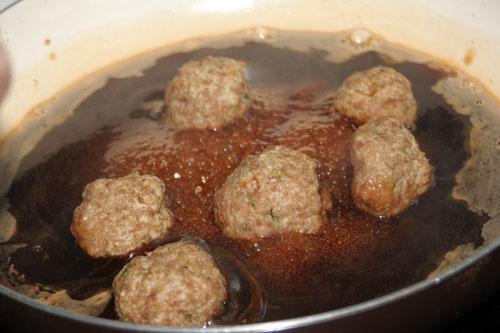 poner-las-albóndigas-con-la-salsa-teriyaki