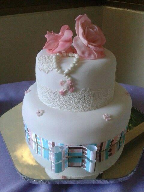 torta de dos pisos para primera comunion de niña