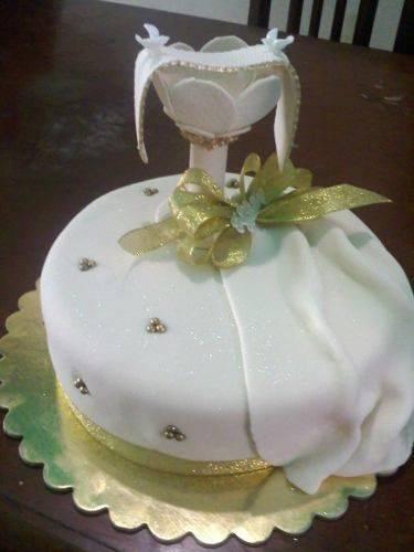 torta con caliz para primera comunion de niña