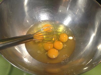 Hacemos la mezcla para el pastel