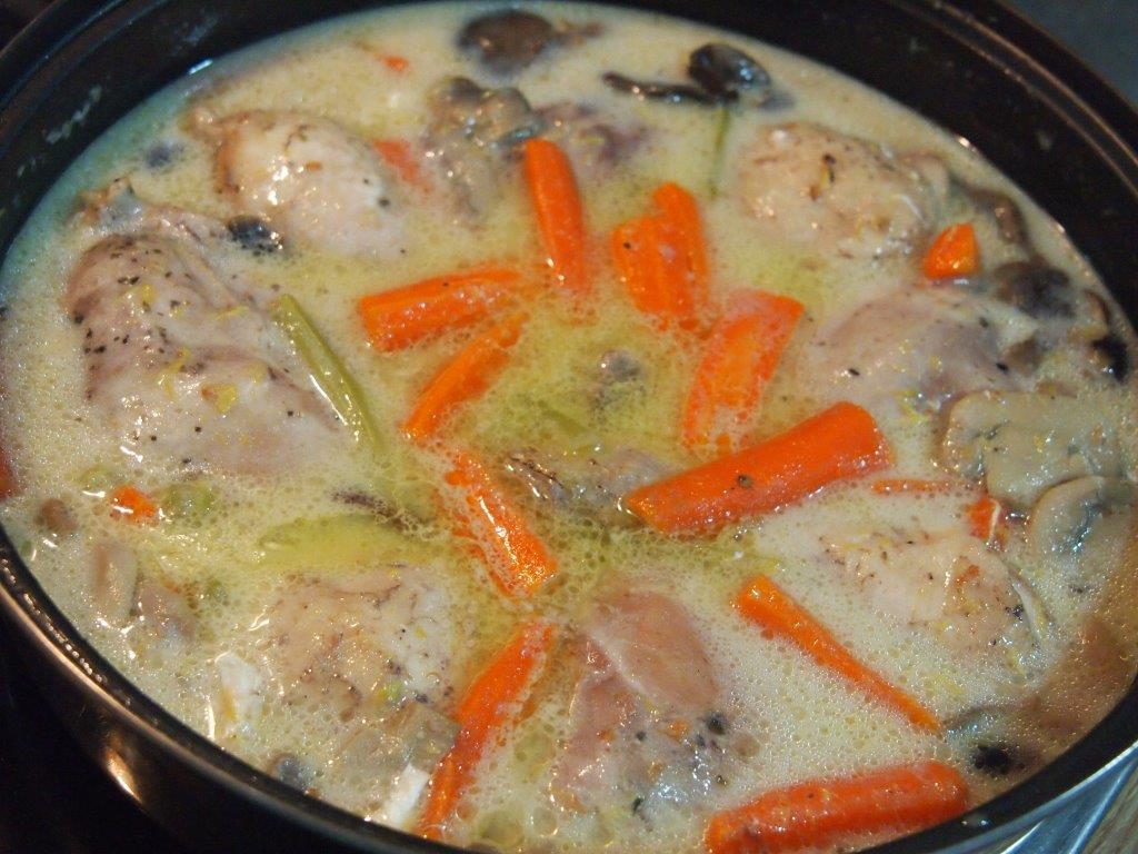 Blanqueta de pollo con setas y verduras