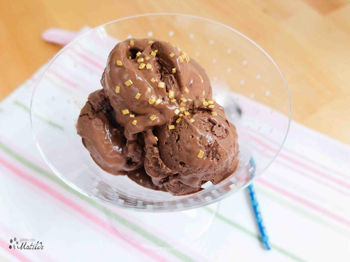 Helado de chocolate negro