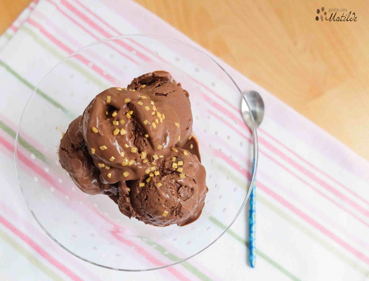 Helado de chocolate negro