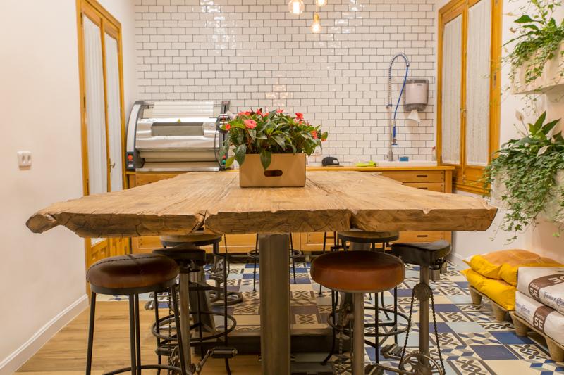 Interiorismo comercial_mesa