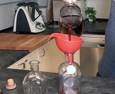 Ponemos el Pacharán en una buena botella