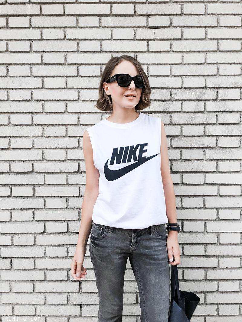 Trini | Nike tshirt Birkenstock sandals
