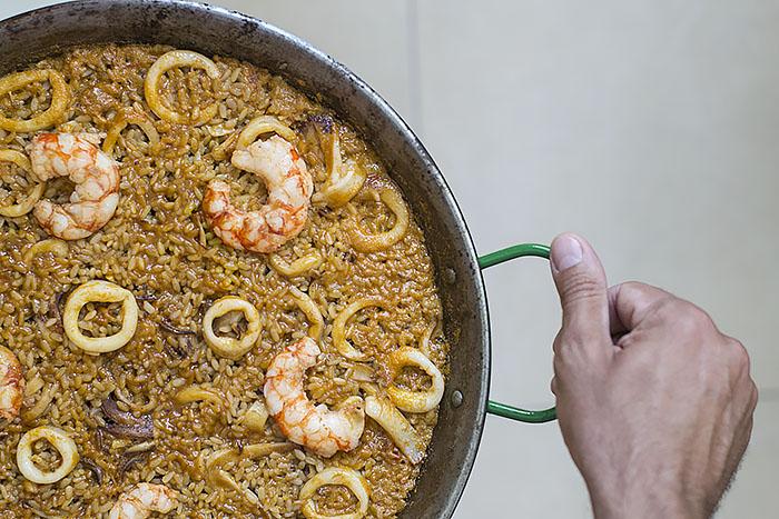 arroz con calamares y gambas fácil