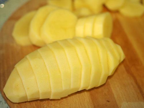 cortar-las-patatas-en-rodajas