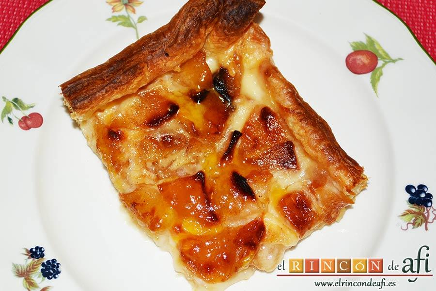 Hojaldre relleno con crema pastelera y manzana, sugerencia de presentación