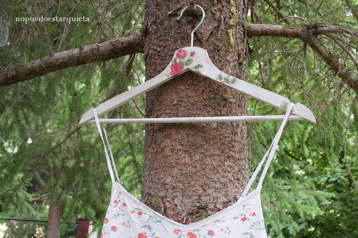 Perchas DIY shabby chic con transferencia de imágenes sobre madera